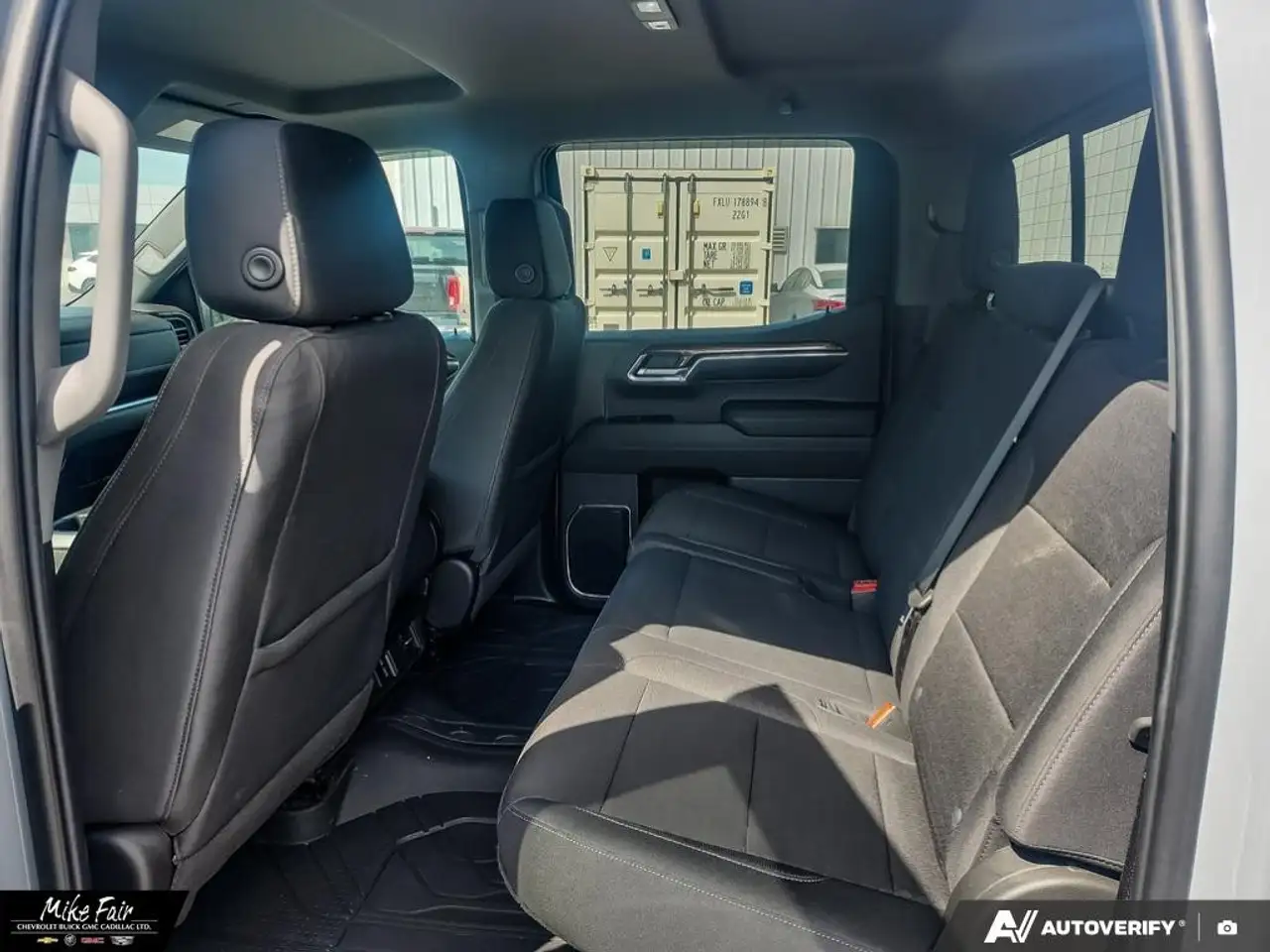 Chevrolet Silverado 1500 - Image 23