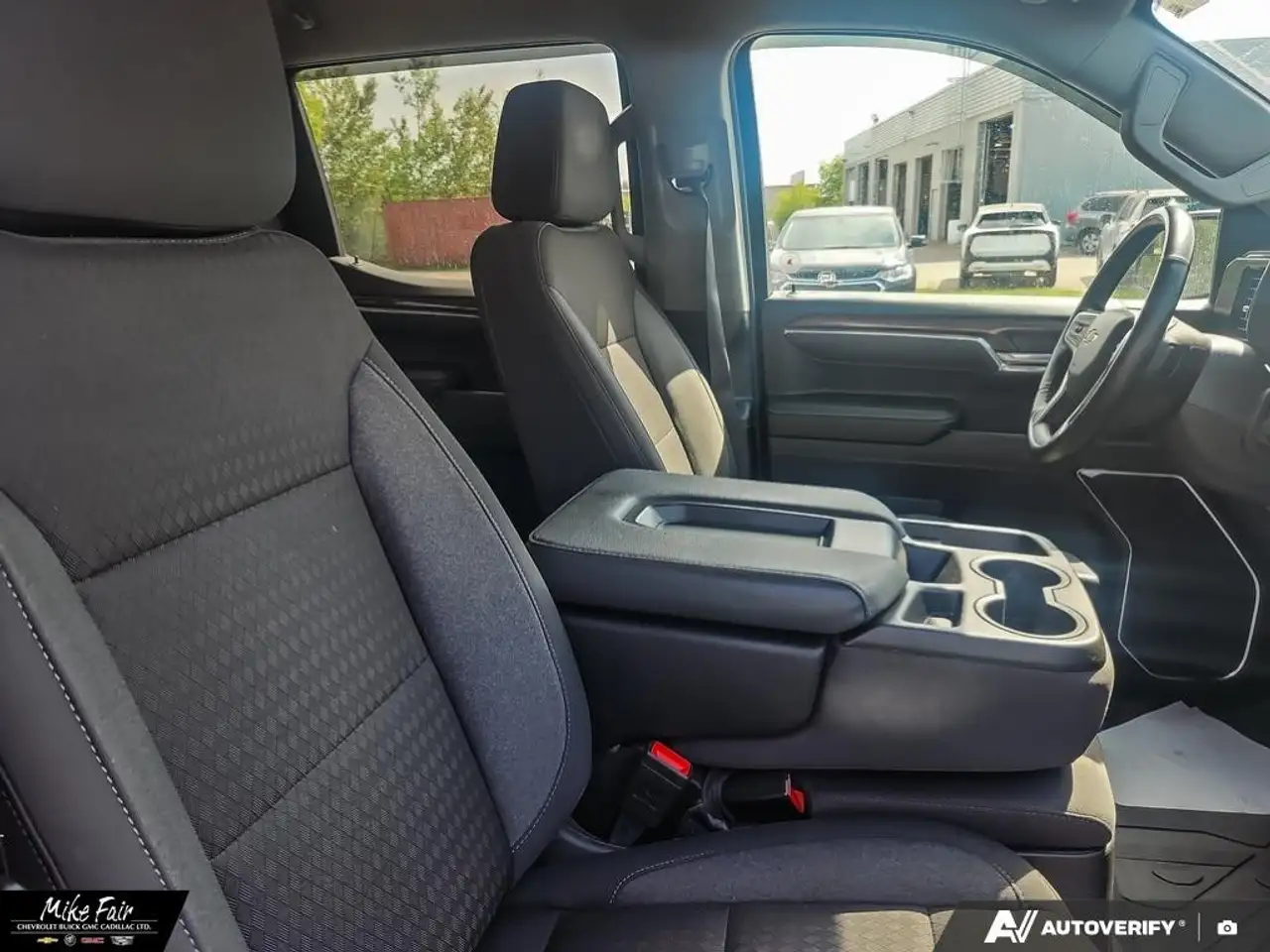 Chevrolet Silverado 1500 - Image 22