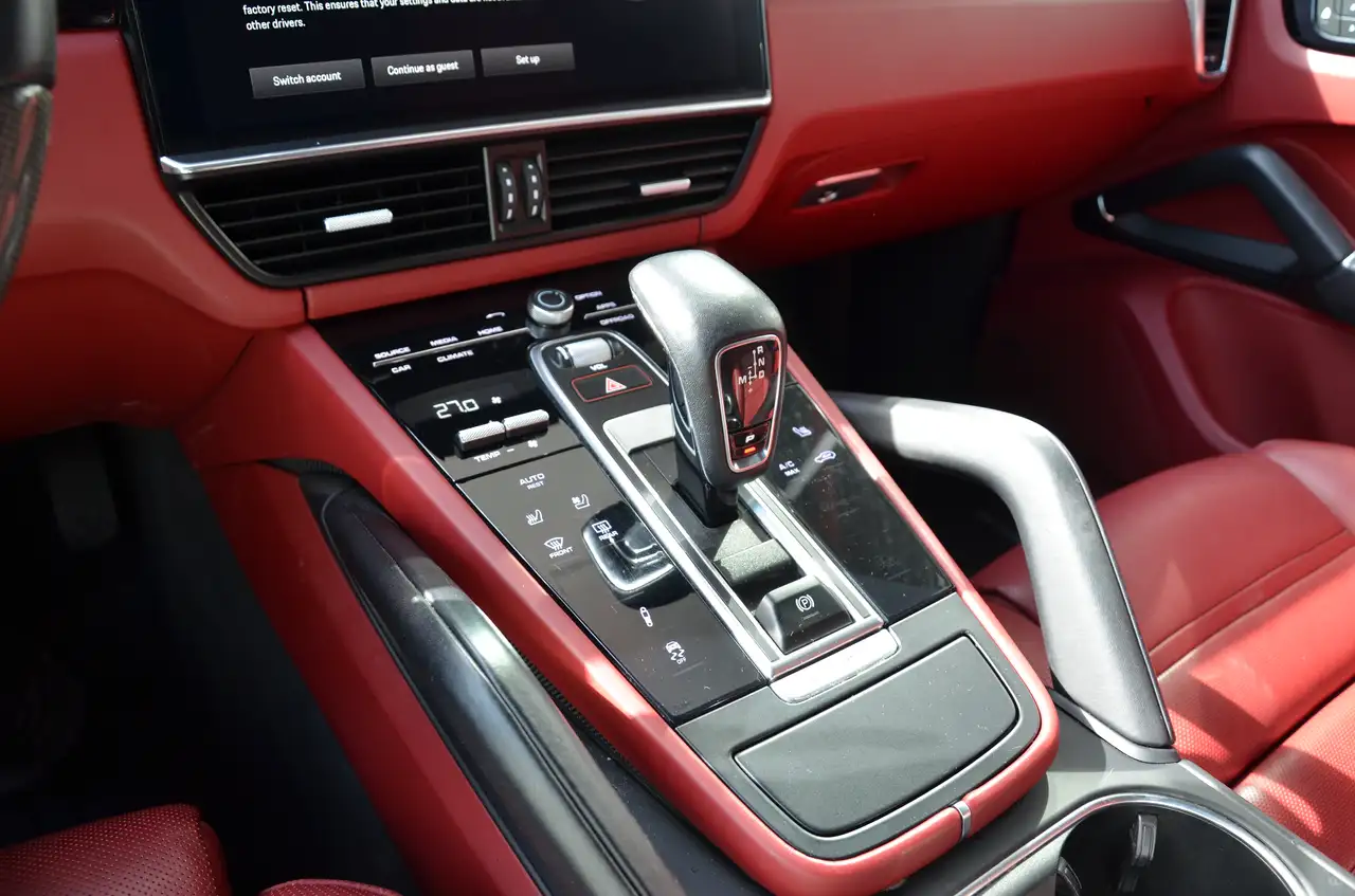 Porsche Cayenne - Image 11