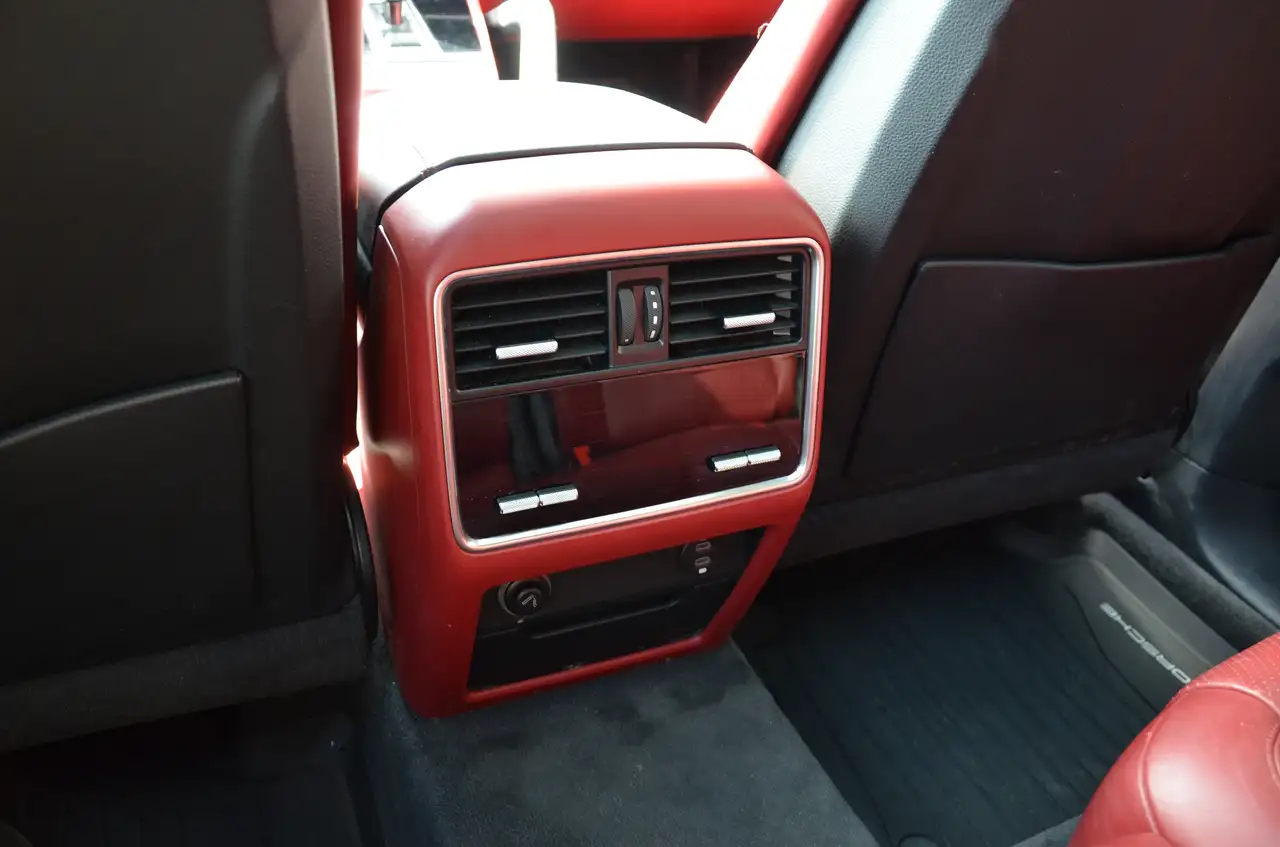 Porsche Cayenne - Image 15