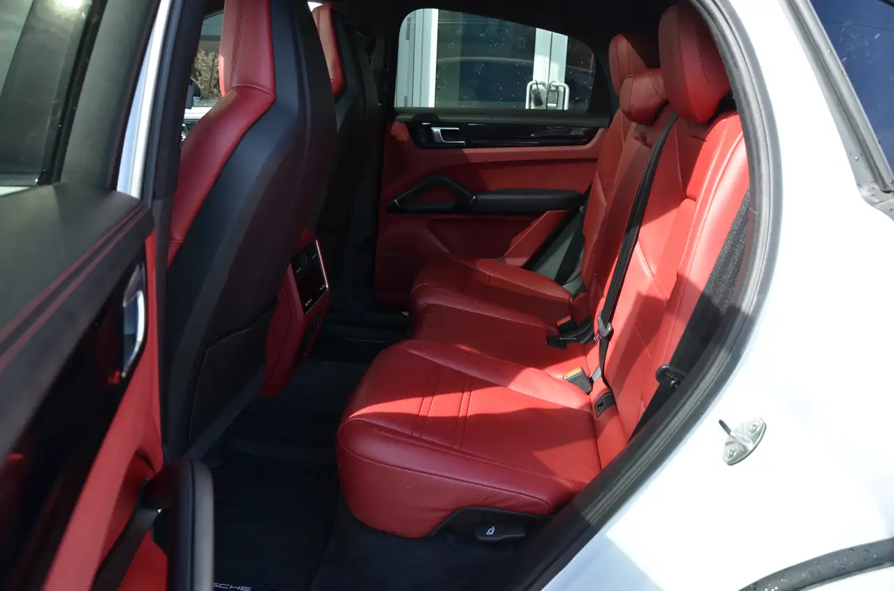 Porsche Cayenne - Image 16