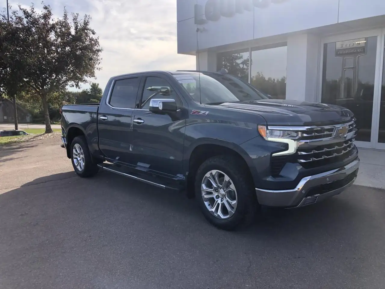 Chevrolet Silverado 1500 - Image 3
