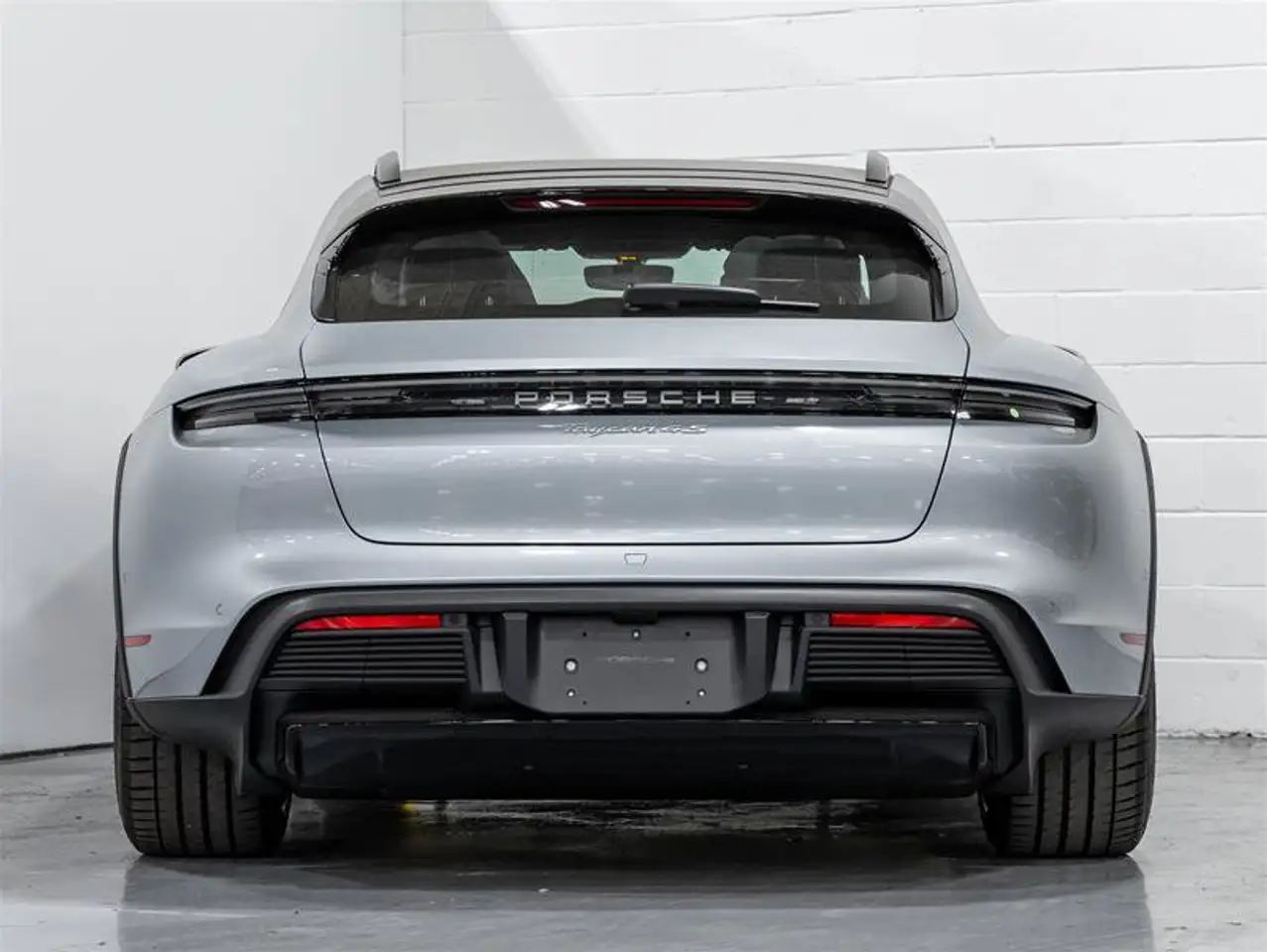 Porsche Taycan - Image 8
