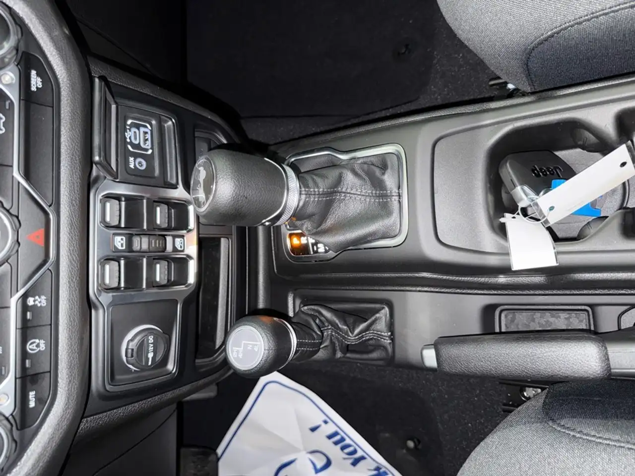 Jeep Wrangler - Image 21