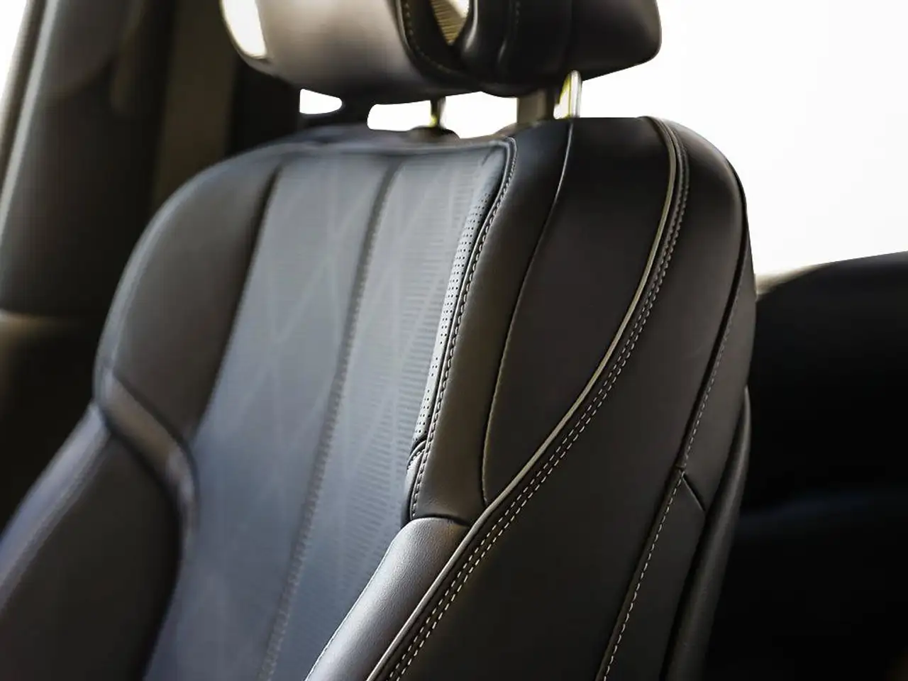 Infiniti QX80 - Image 27