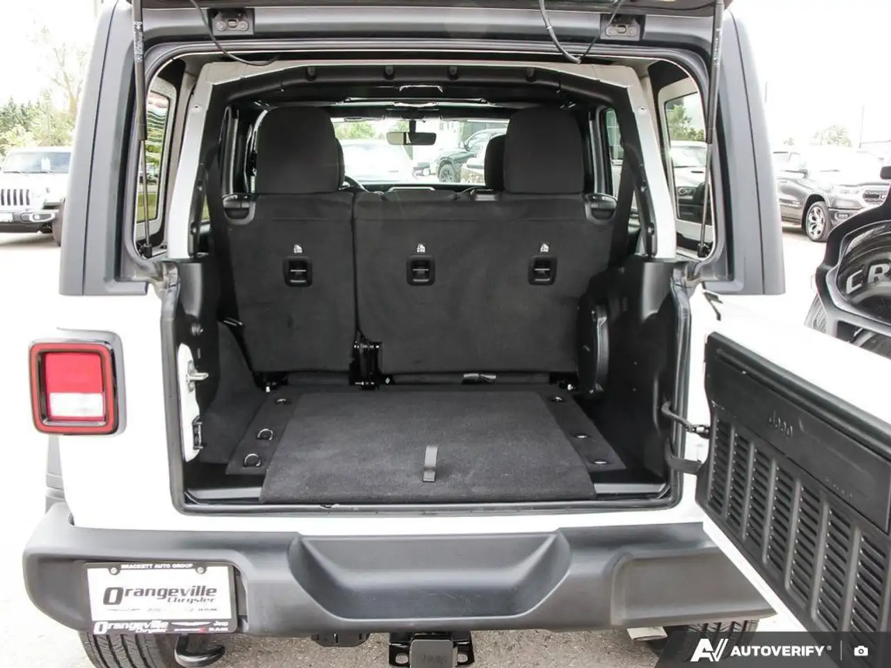 Jeep Wrangler - Image 11