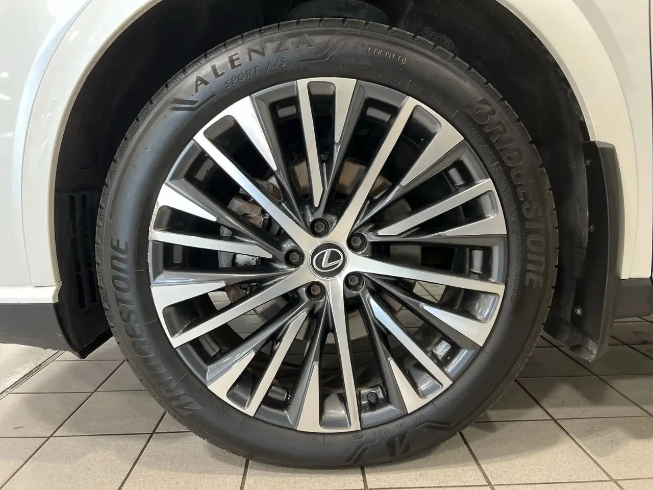 Lexus RX - Image 10