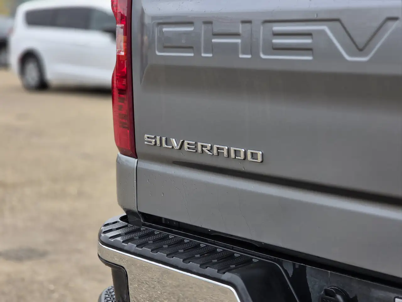Chevrolet Silverado 1500 - Image 16