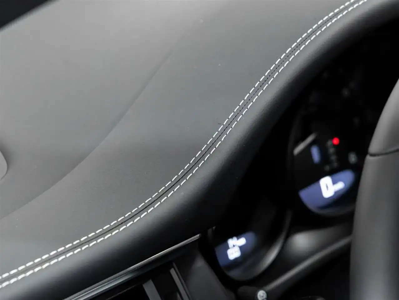 Porsche Macan - Image 12