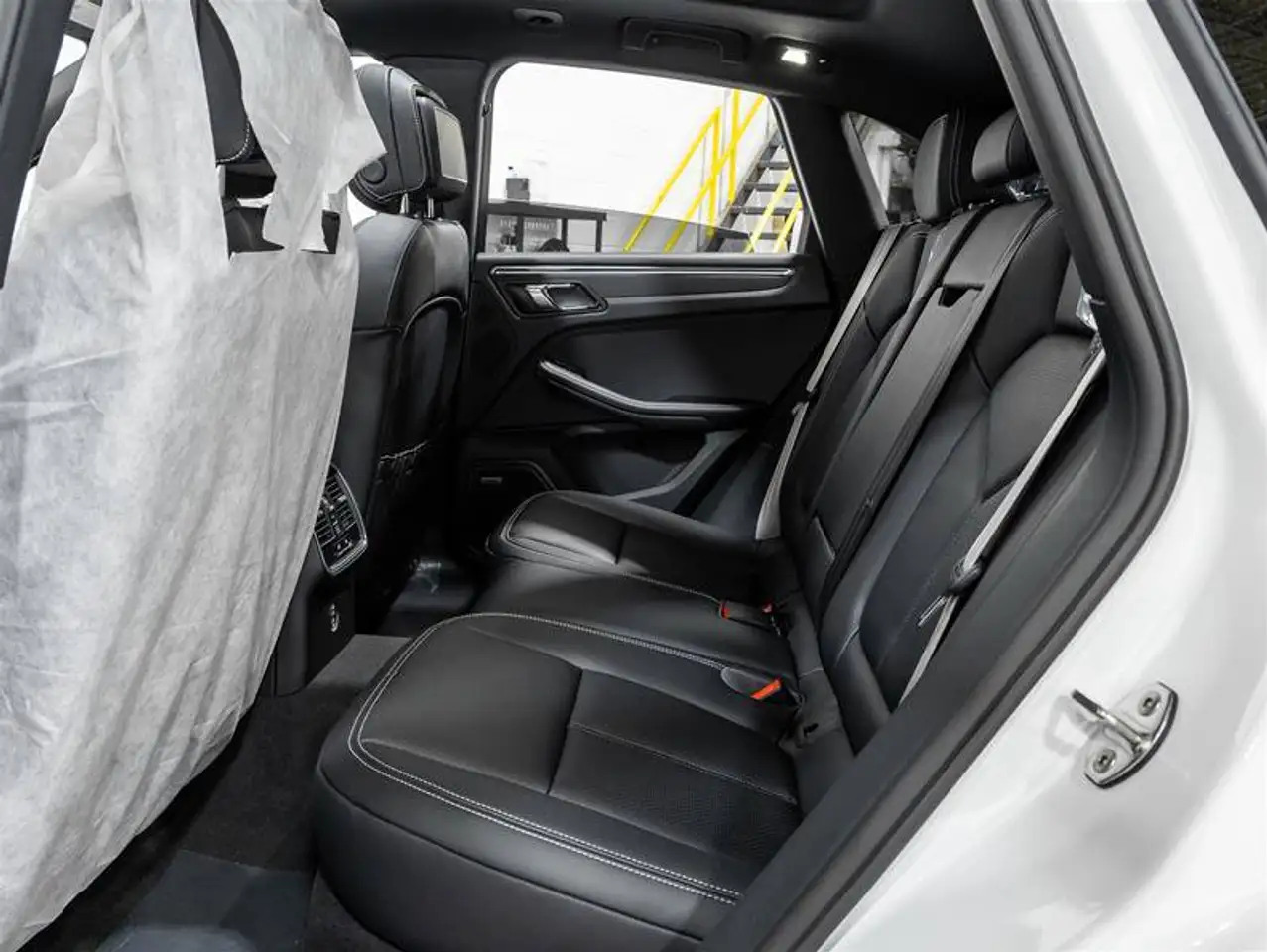 Porsche Macan - Image 28