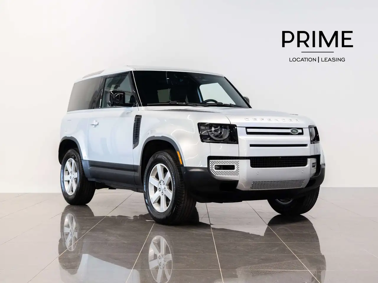 Land Rover Defender - Image 1