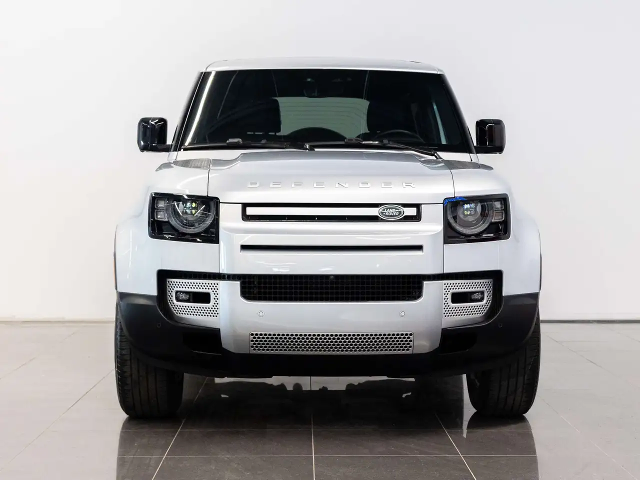 Land Rover Defender - Image 13
