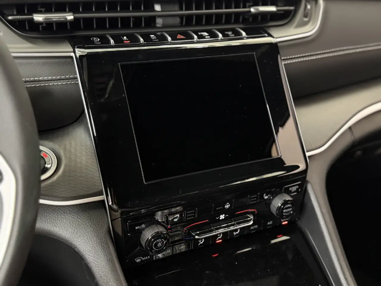 Jeep Grand Cherokee - Image 11