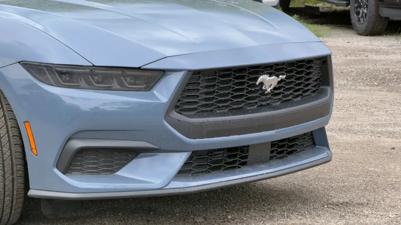 Ford Mustang - Image 4