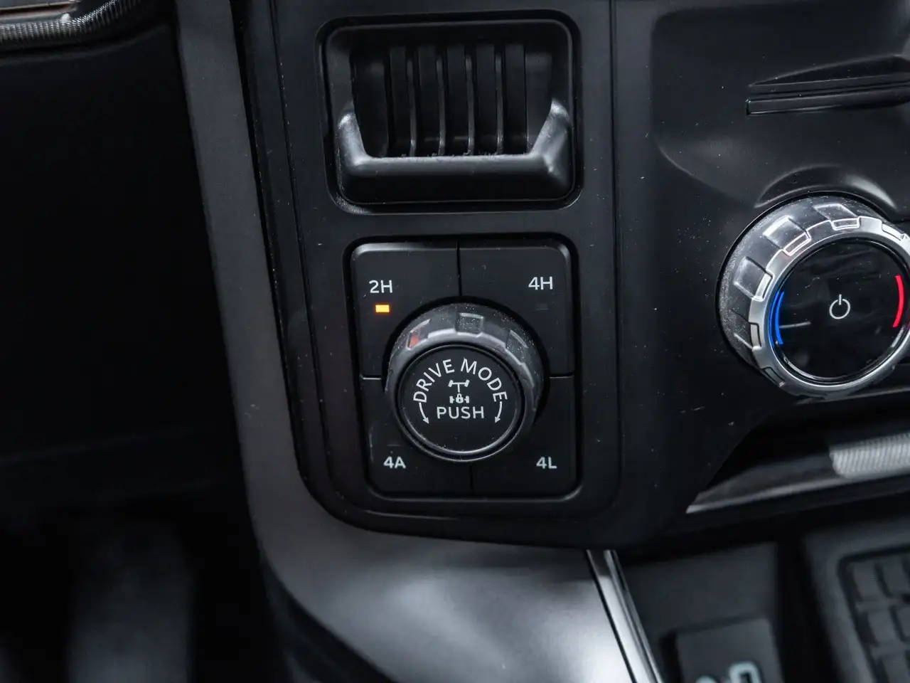 Ford F-150 - Image 22