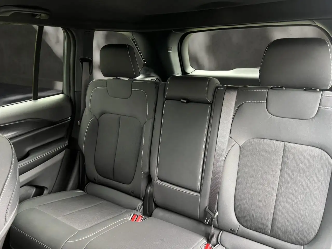 Jeep Grand Cherokee - Image 15