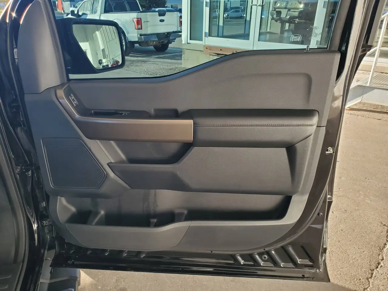 Ford F-150 - Image 25