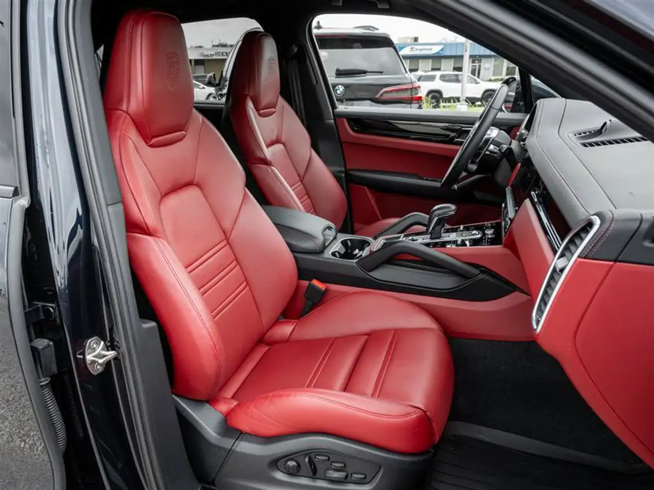Porsche Cayenne - Image 28