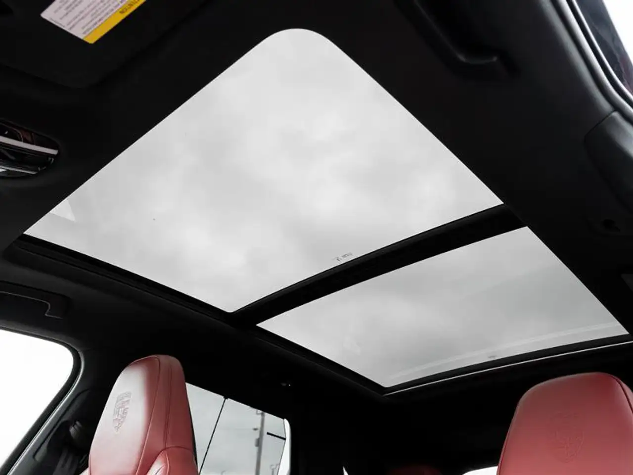 Porsche Cayenne - Image 27