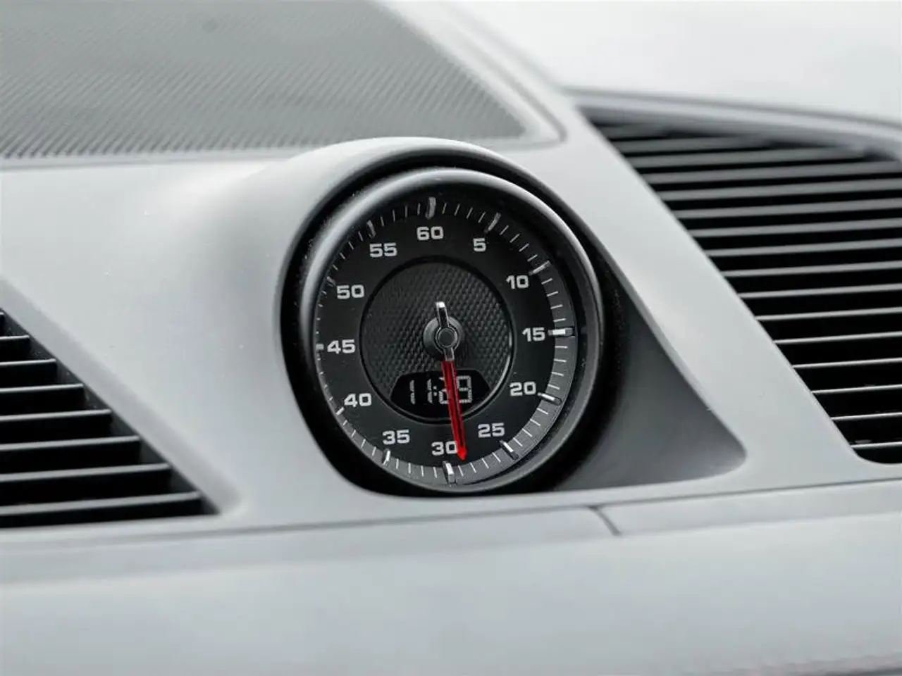 Porsche Cayenne - Image 26
