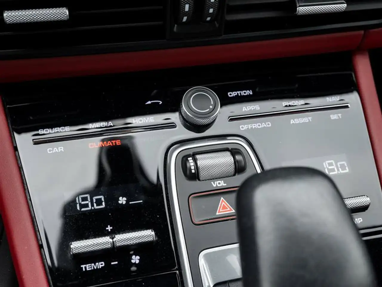 Porsche Cayenne - Image 23