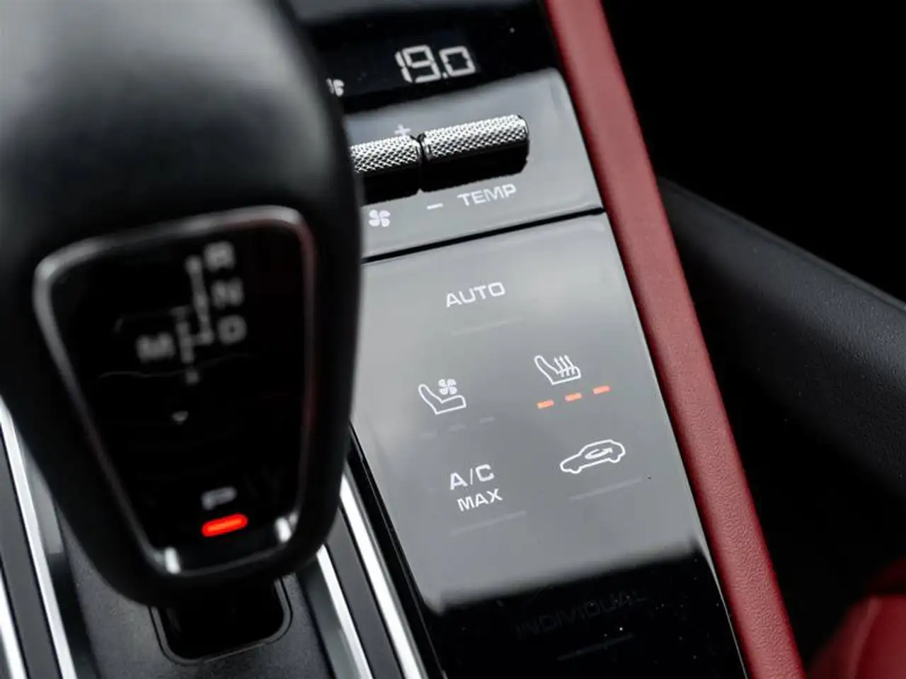 Porsche Cayenne - Image 22