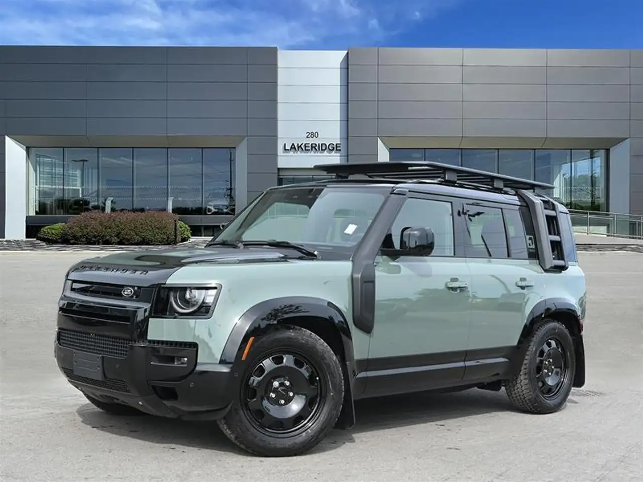 Land Rover Defender - Image 1