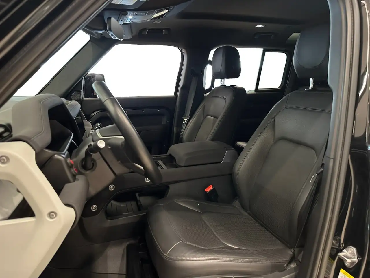Land Rover Defender - Image 9