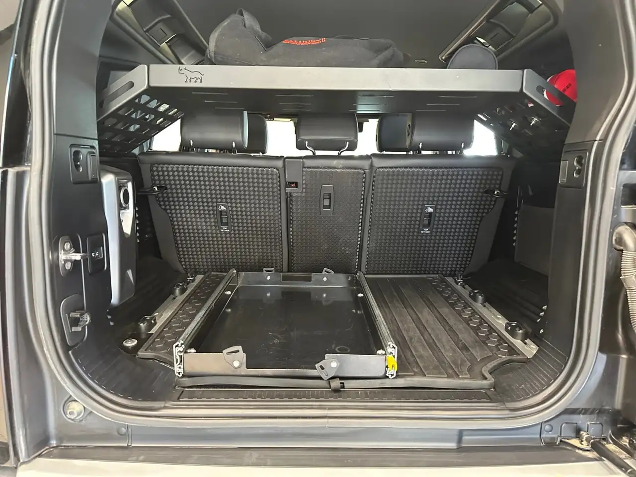 Land Rover Defender - Image 27