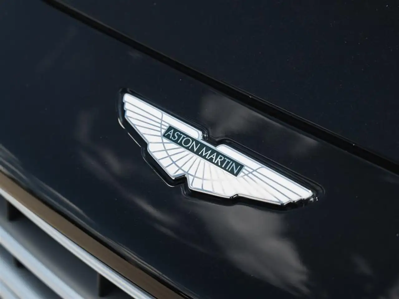 Aston Martin DBX - Image 31