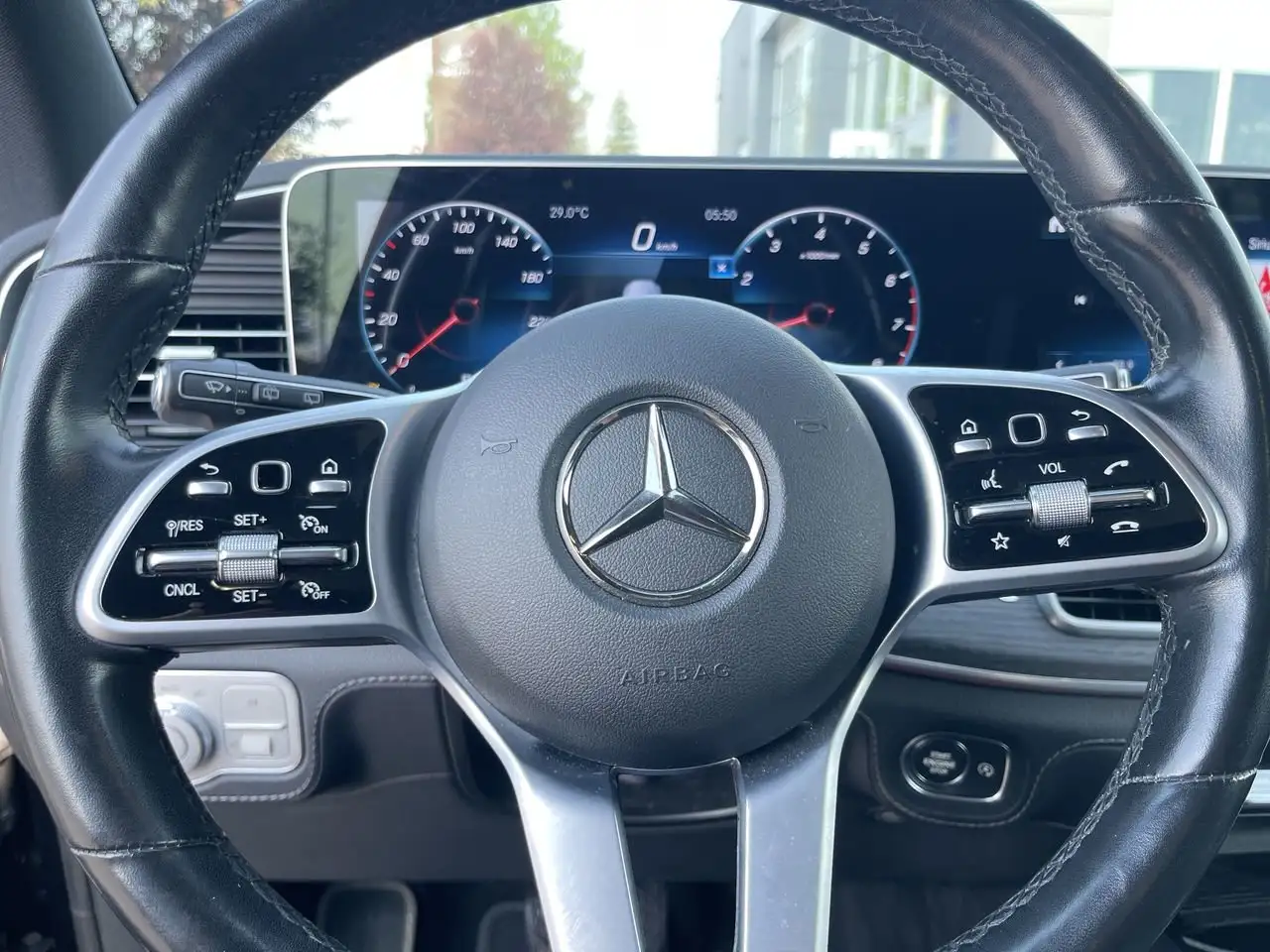 Mercedes-Benz GLE - Image 22