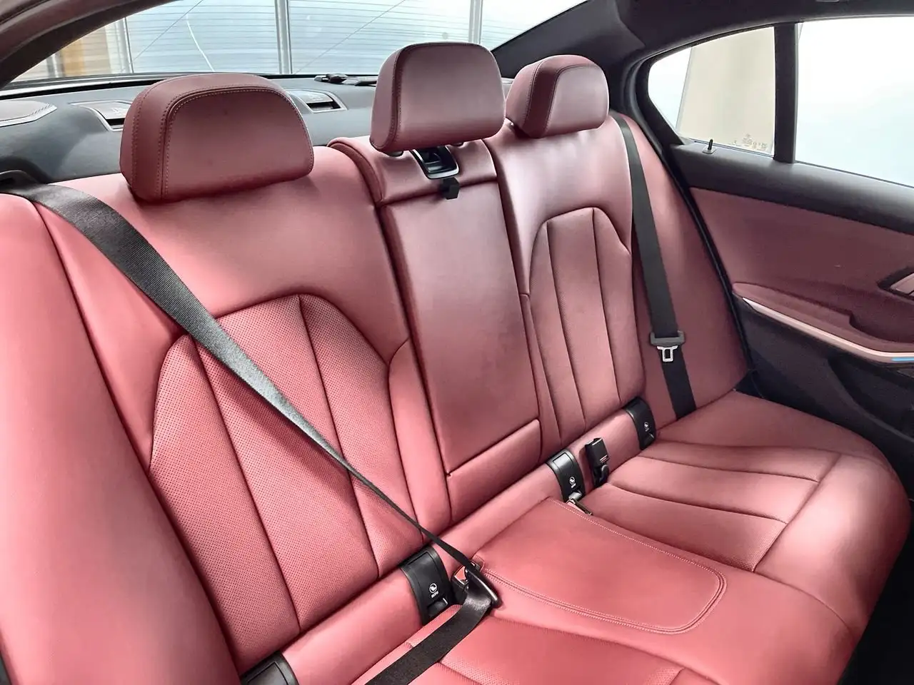 BMW 3 Series - Image 31