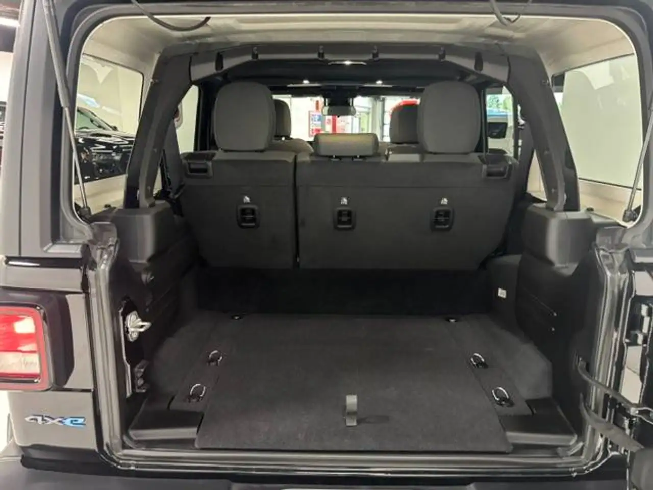 Jeep Wrangler - Image 21