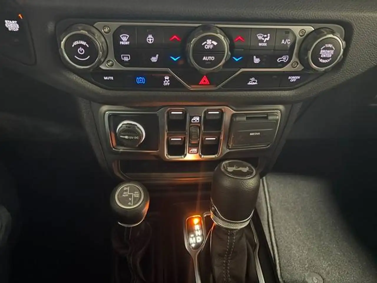 Jeep Wrangler - Image 20