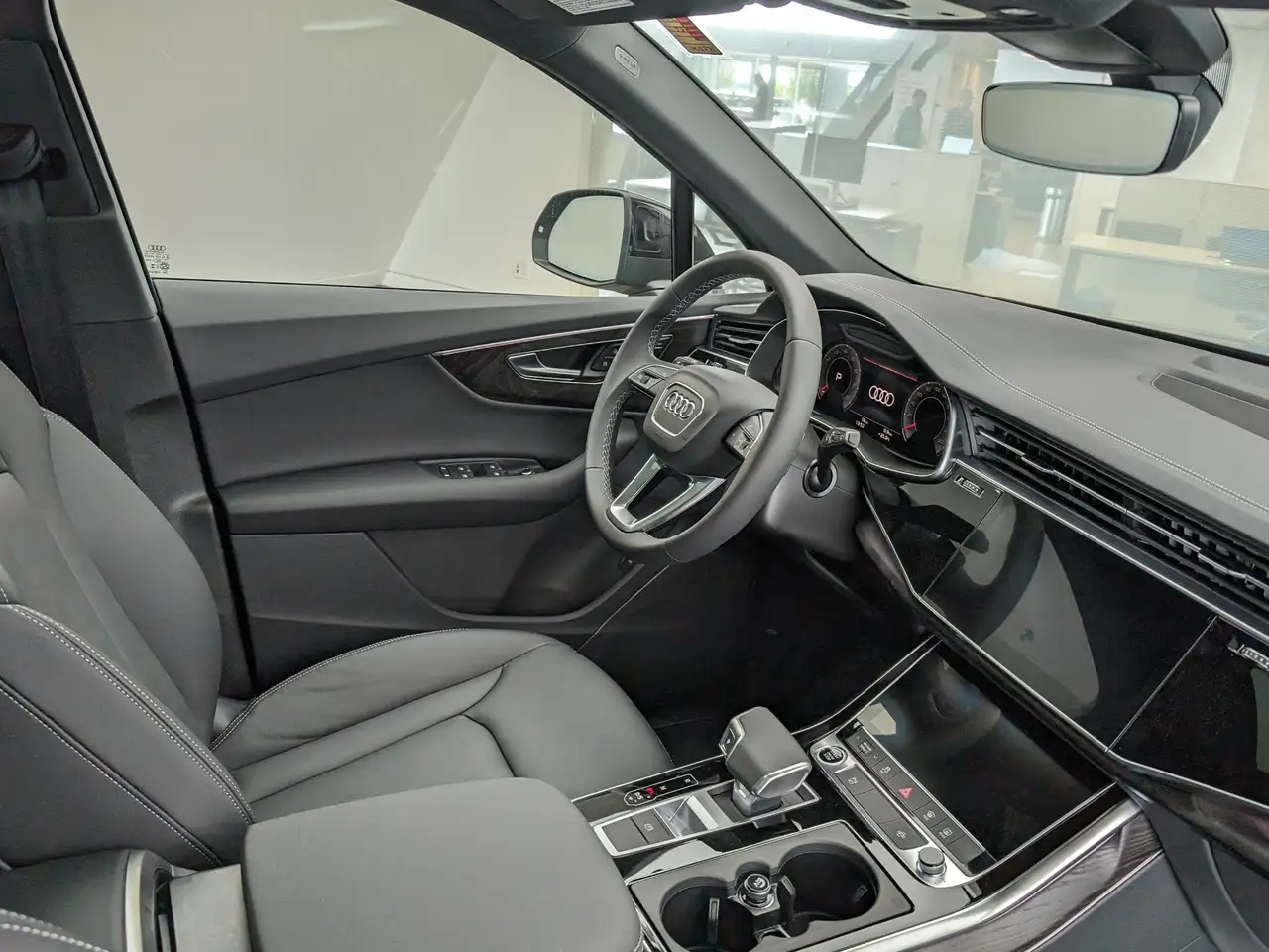 Audi Q7 - Image 11