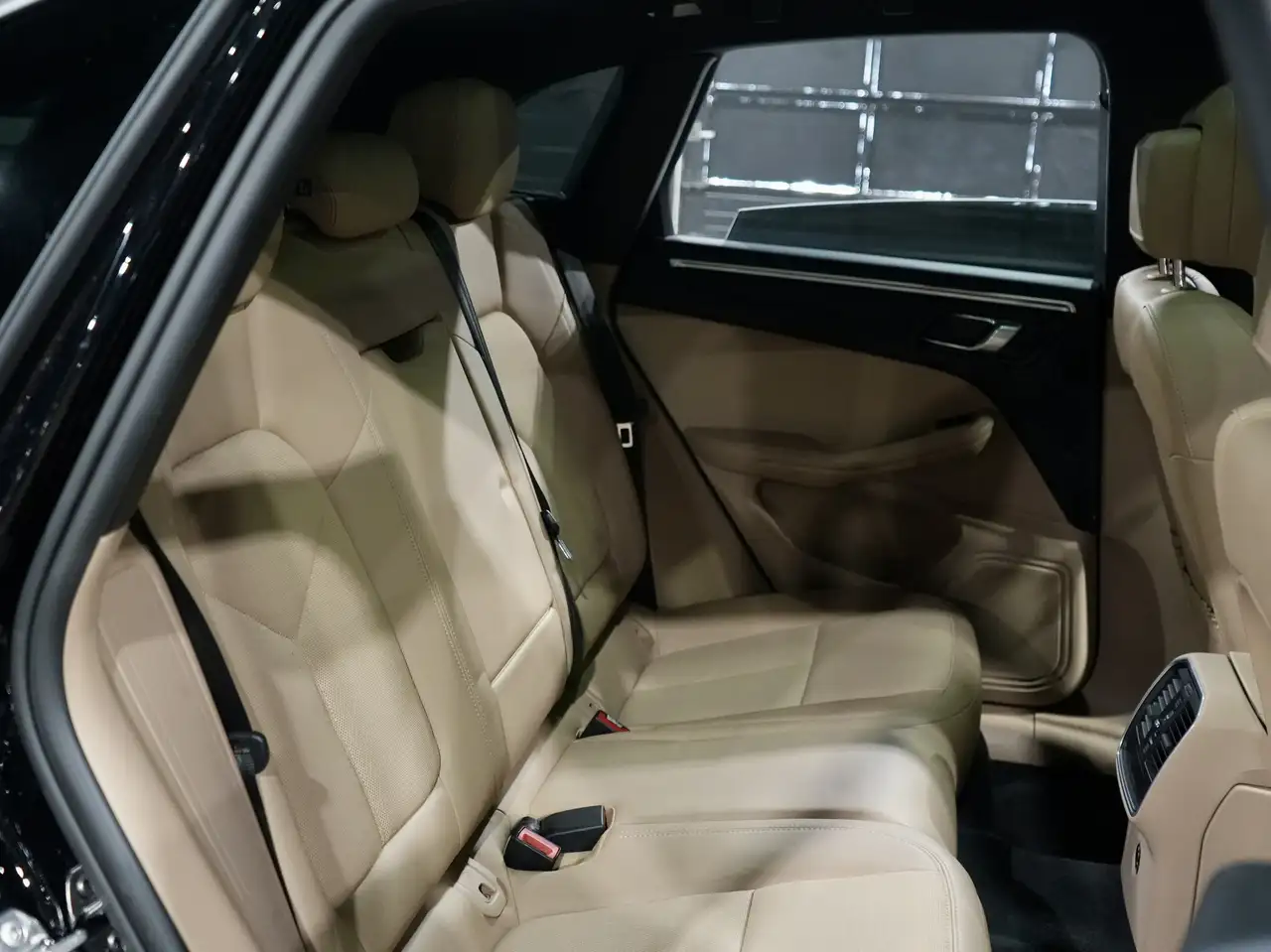 Porsche Macan - Image 31