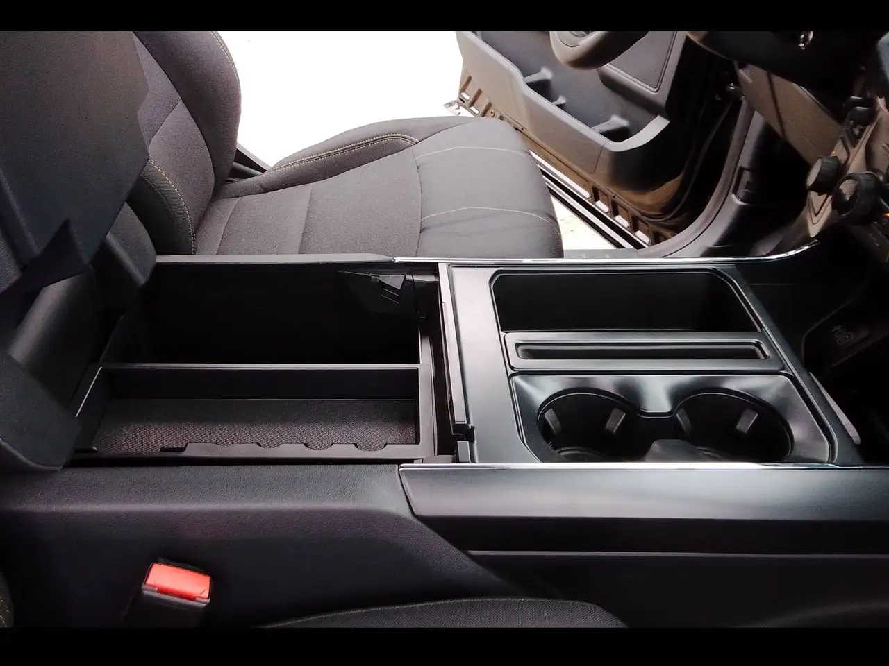 Ford F-150 - Image 32