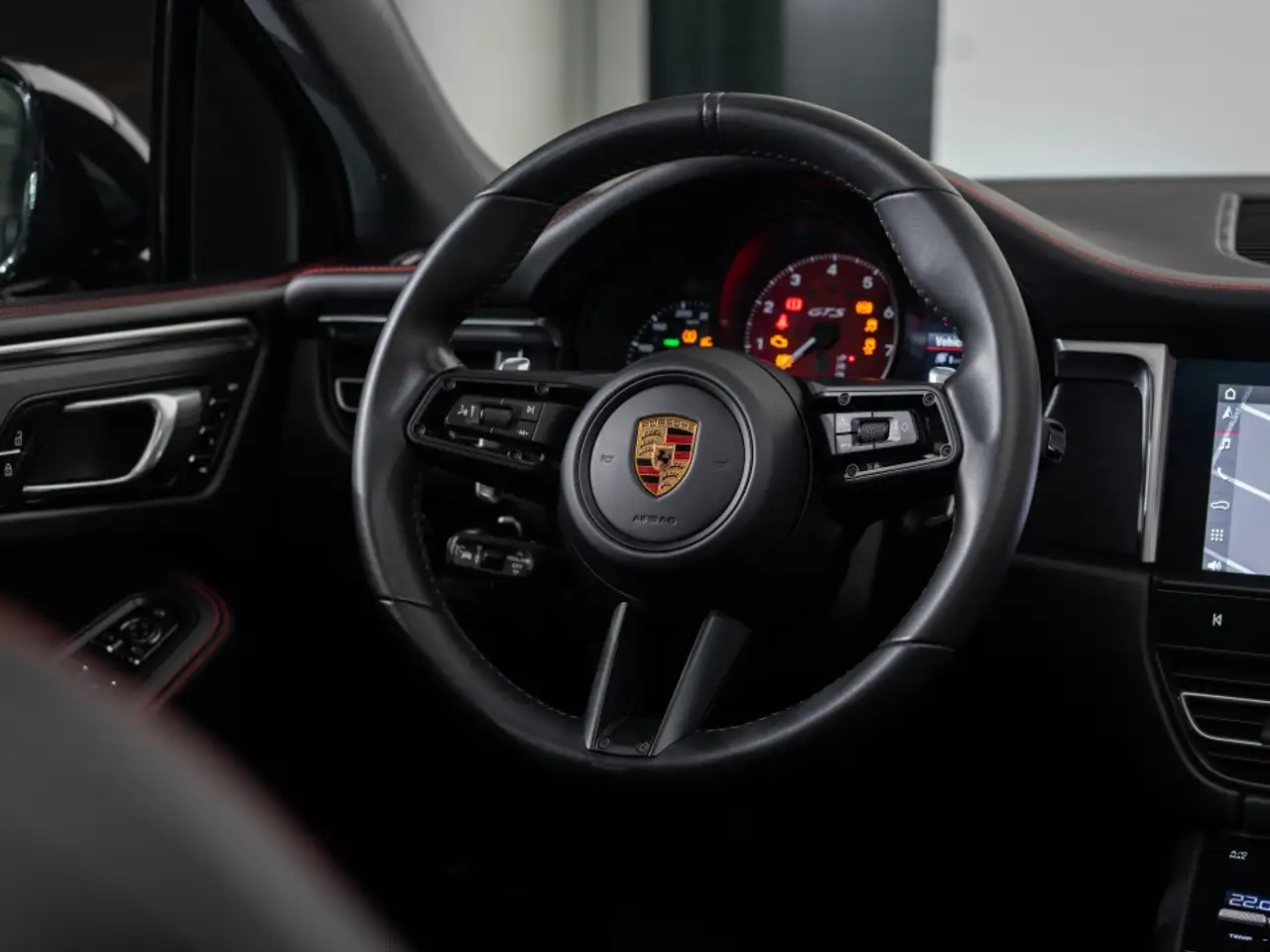 Porsche Macan - Image 39