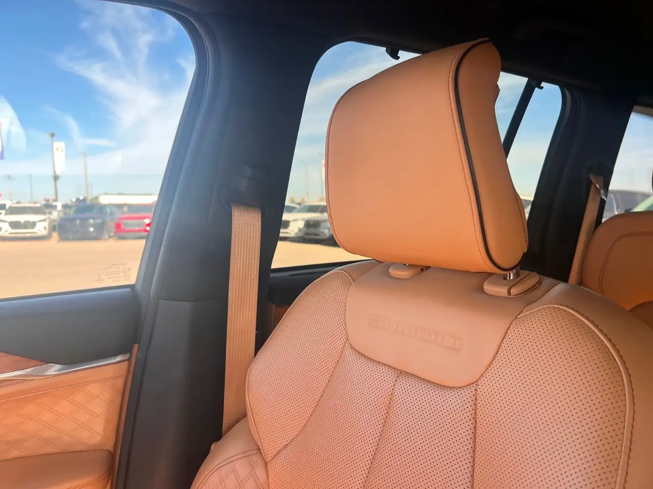 Jeep Grand Cherokee - Image 15