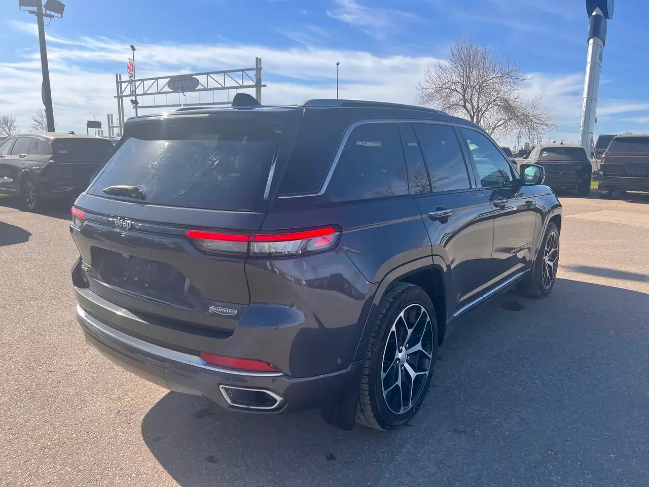 Jeep Grand Cherokee - Image 12