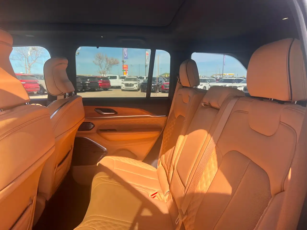 Jeep Grand Cherokee - Image 25