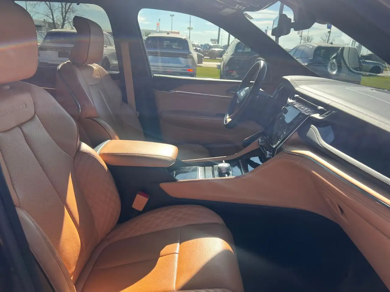 Jeep Grand Cherokee - Image 22