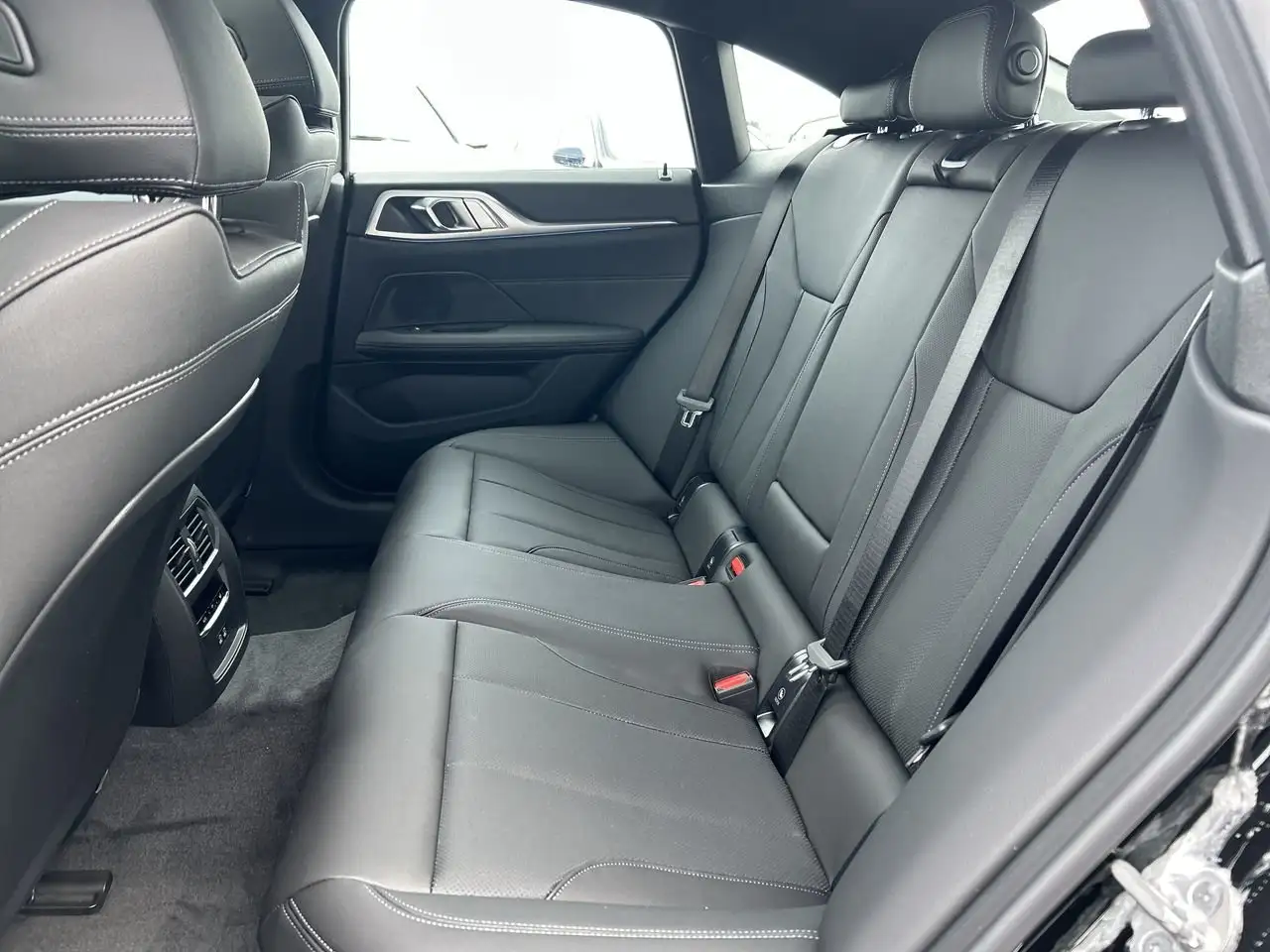 BMW i4 - Image 31
