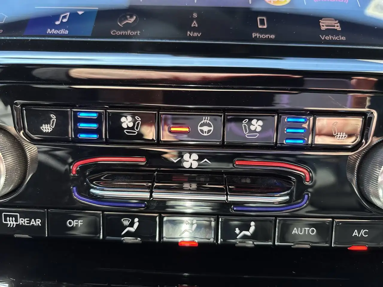 Jeep Grand Cherokee - Image 34