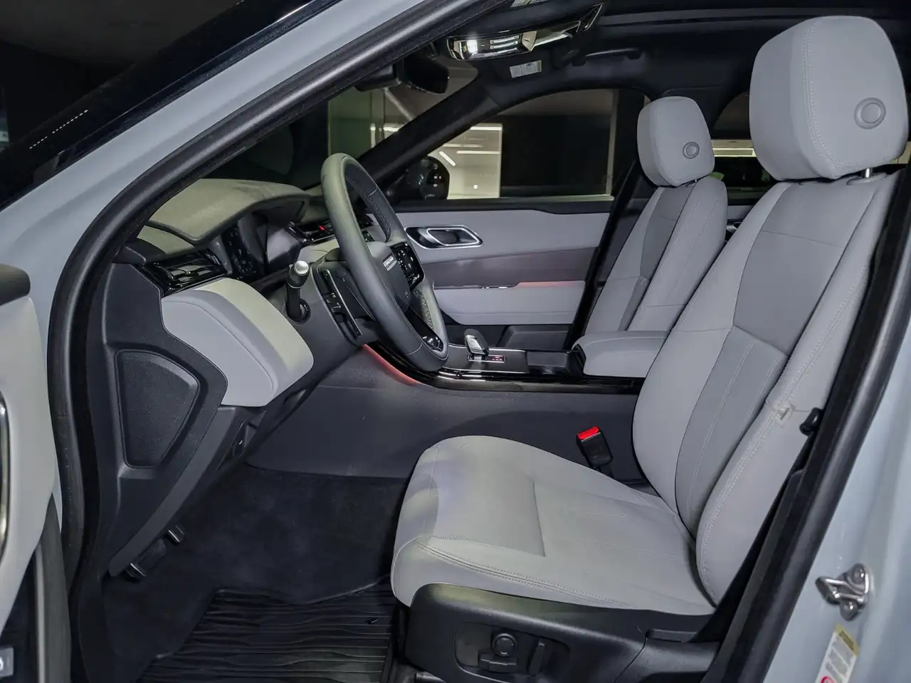 Land Rover Range Rover Velar - Image 11
