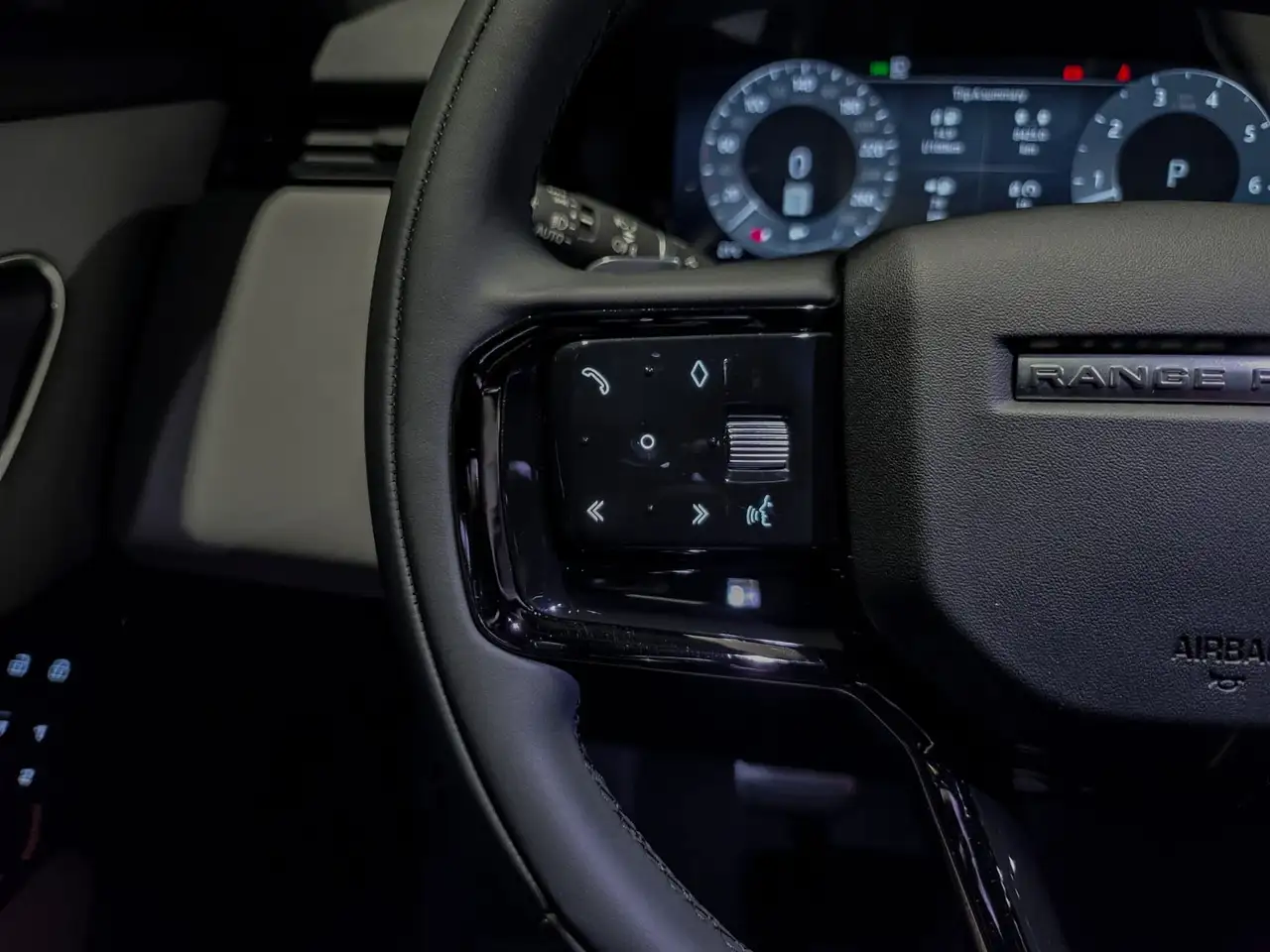 Land Rover Range Rover Velar - Image 15
