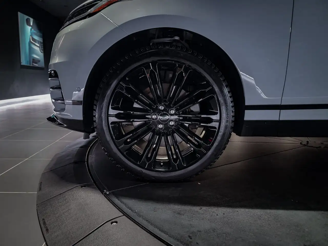 Land Rover Range Rover Velar - Image 10