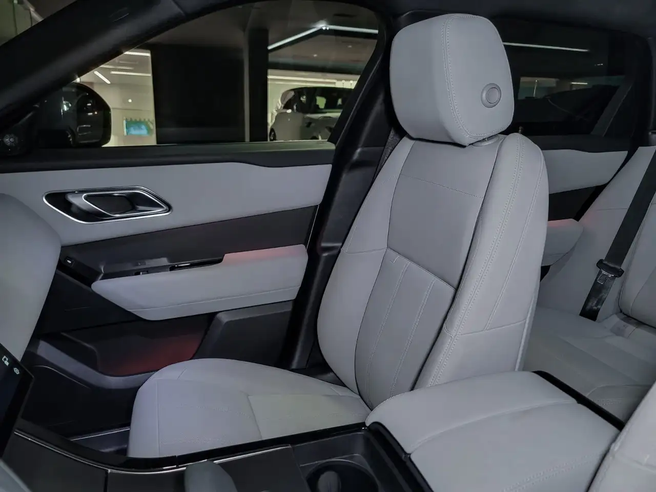 Land Rover Range Rover Velar - Image 19