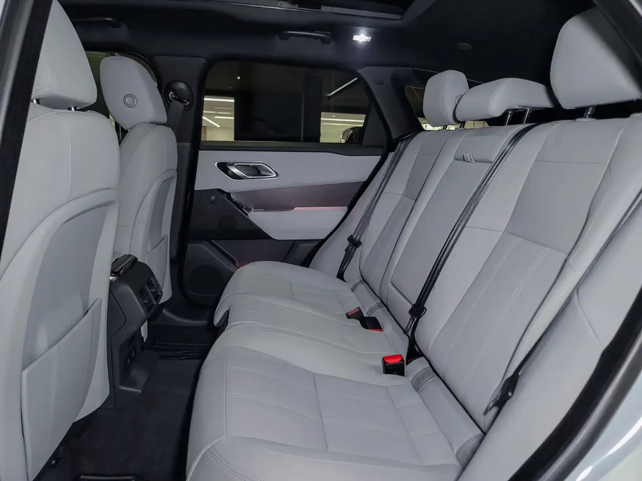 Land Rover Range Rover Velar - Image 20