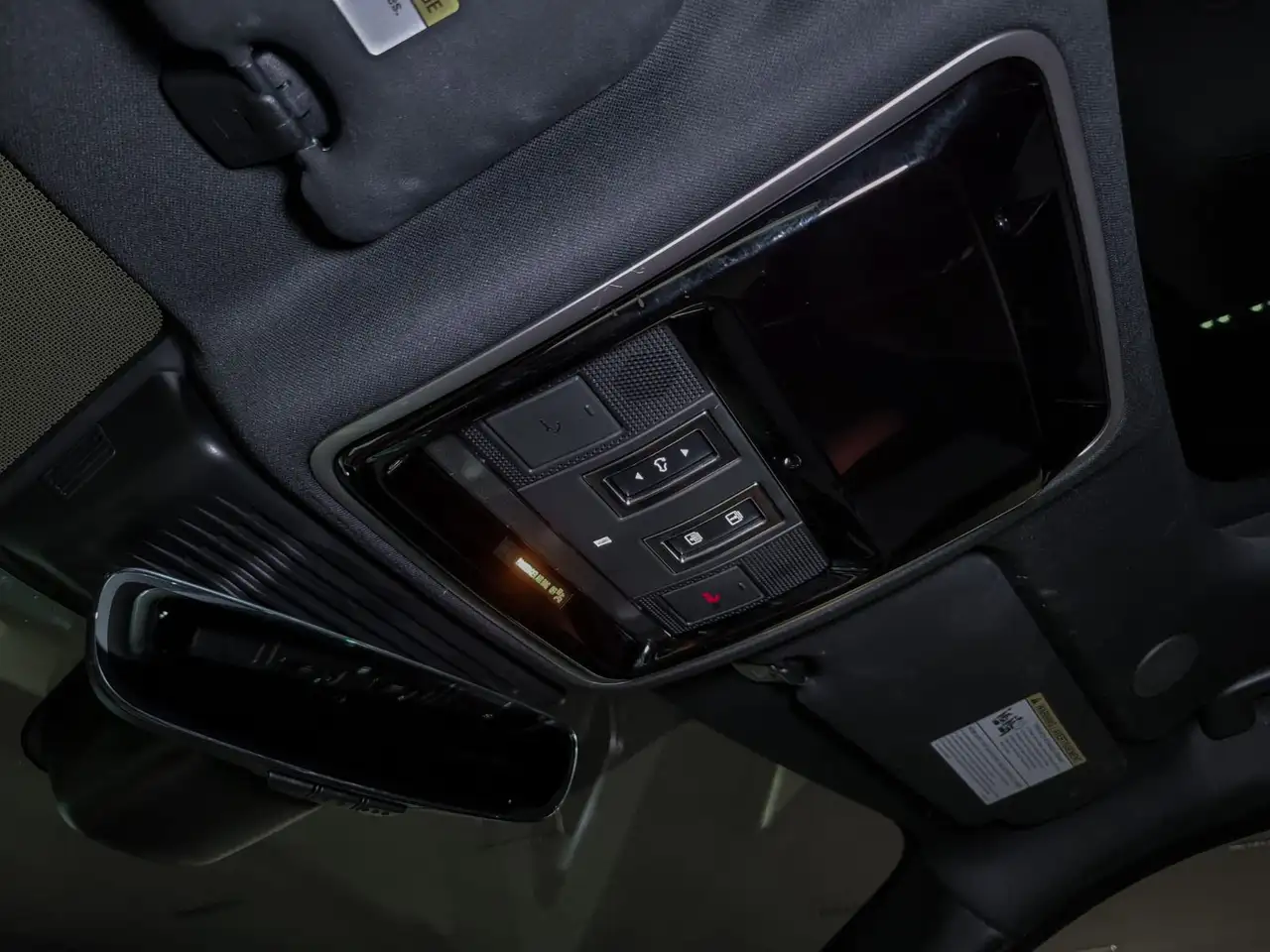 Land Rover Range Rover Velar - Image 18